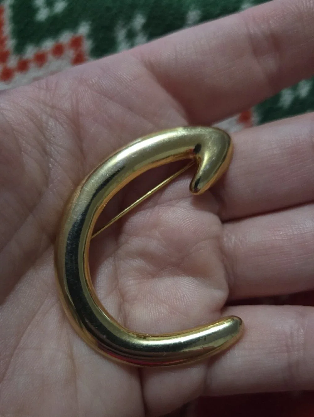 Gold C-Shaped Brooch Pin - Women Jewelry